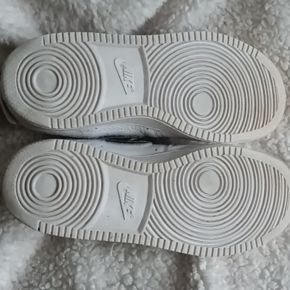 Nike Court Vision Low 'Valentine's Day" - Picture 8 of 10